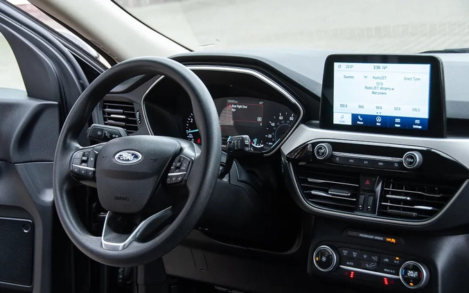 Ford Escape cena 72900 przebieg: 125000, rok produkcji 2020 z Szlichtyngowa małe 562
